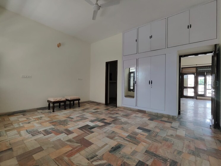 Room, sector 7 2 Bedroom 2600 Sq.Ft. Independent House In Sector 7 Panchkula 8999801