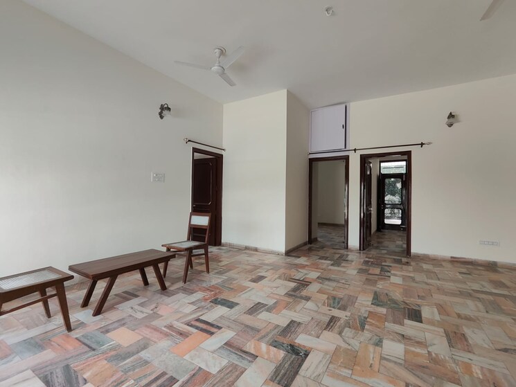 Room, sector 7 2 Bedroom 2600 Sq.Ft. Independent House In Sector 7 Panchkula 8999801