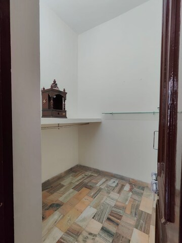 Room in 2 BHK Independent House at Sector 7 – for Rent