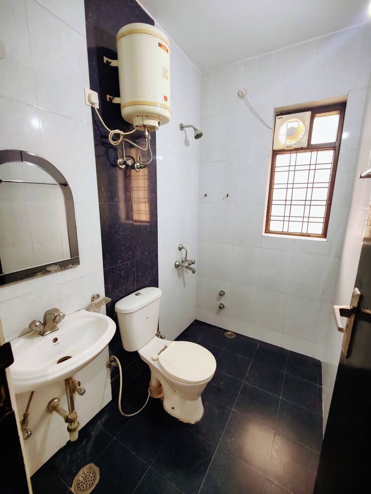 Team Area, the-grand 2 Bedroom 1350 Sq.Ft. Builder Floor In Sector 52 Gurgaon 8999810