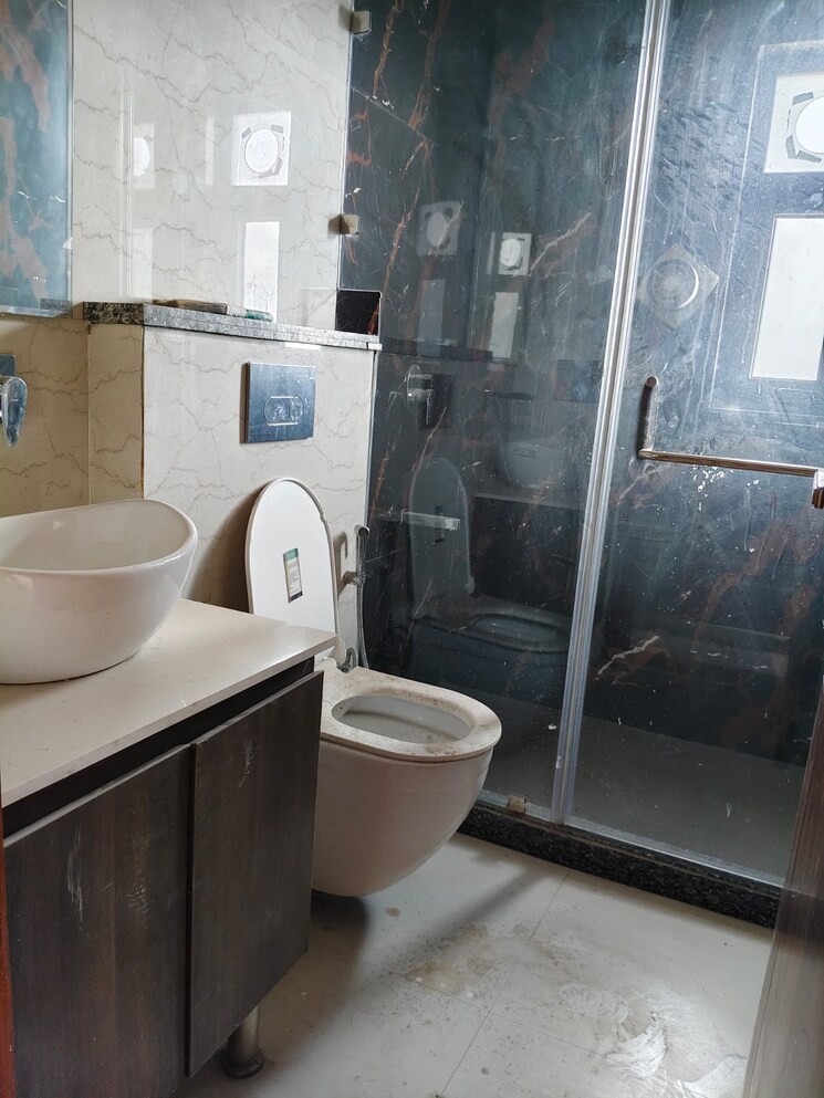Bathroom, sector 15 3 Bedroom 2200 Sq.Ft. Builder Floor In Sector 15 Noida 8999815