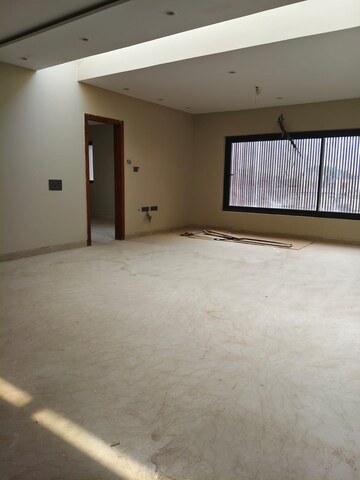 Room in 3 BHK Builder Floor at Sector 15 – for Rent