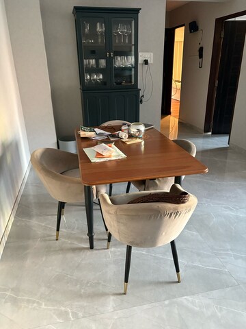 Team Area in 5 BHK Apartment at Ahuja Tower, Worli – for Rent
