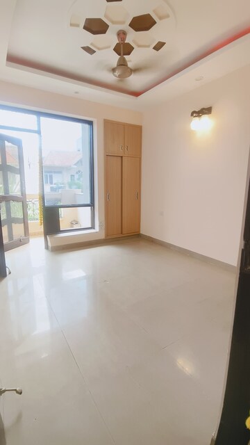 Room in 3 BHK Builder Floor at Today Princeton Floors, Sector 51 – for Rent