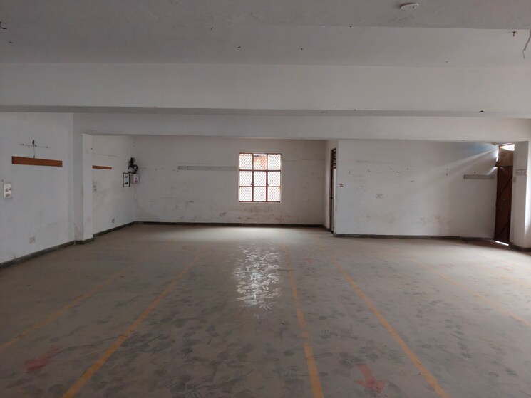 Room, sector 63 Commercial Warehouse 12000 Sq.Yd. In Sector 63 Noida 8999875