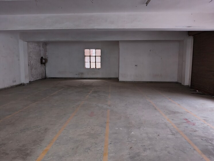  Parking, sector 63 Commercial Warehouse 12000 Sq.Yd. In Sector 63 Noida 8999875