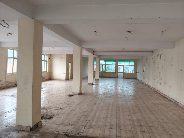Room, sector 63 Commercial Warehouse 12000 Sq.Yd. In Sector 63 Noida 8999875