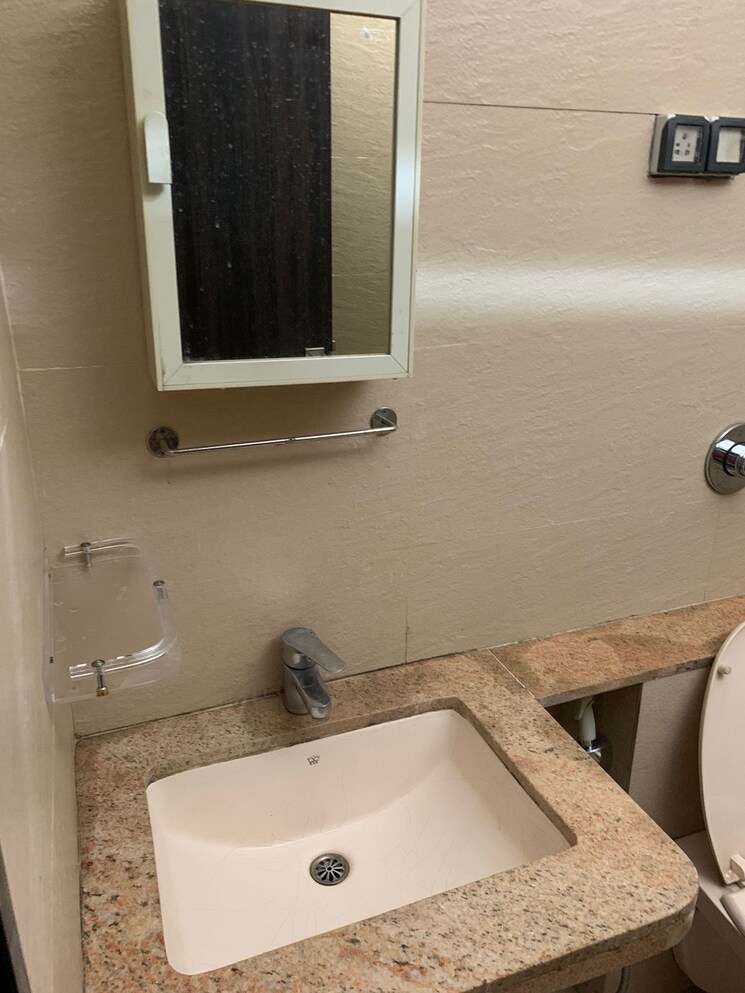 Bathroom, karishma-society 3 Bedroom 1600 Sq.Ft. Apartment In Kothrud Pune 8999844