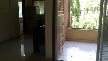 Room in 4 BHK Apartment at Belvalkar Kalpak CHS, Dahanukar Colony – for Rent