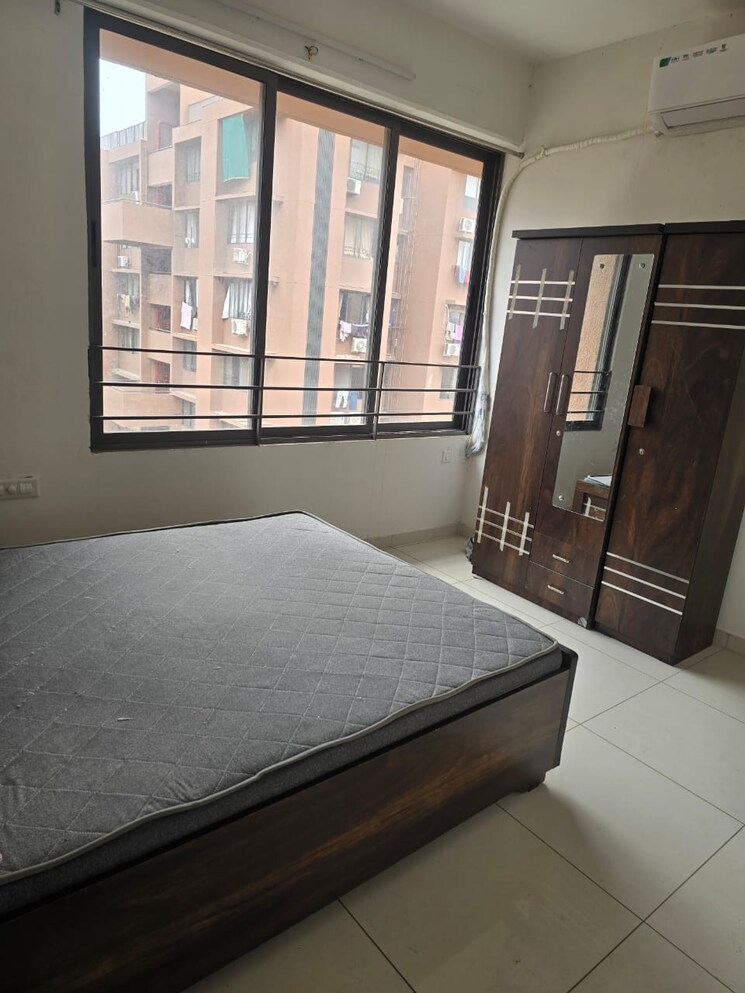 Master Bedroom, sg highway 3 Bedroom 1530 Sq.Ft. Apartment In Sg Highway Ahmedabad 9000010