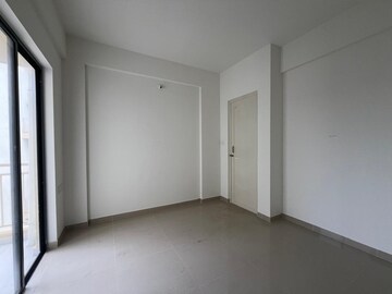 Room in 2 BHK Apartment at Peninsula Center, Gahunje – for Rent
