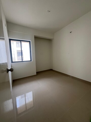 Room in 2 BHK Apartment at Peninsula Center, Gahunje – for Rent