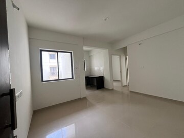 Room in 2 BHK Apartment at Peninsula Center, Gahunje – for Rent