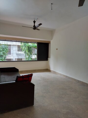 Living Room in 1.5 BHK Apartment at Andheri East – for Rent