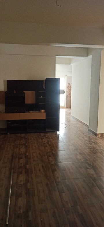 Room in 3 BHK Apartment at SLV Sun Grove, Kadugodi – for Rent