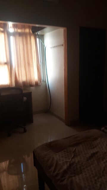 Room in 2.5 BHK Apartment at Mayur Vihar – for Rent