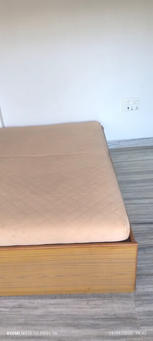 Room in 2 BHK Apartment at Kumar Harshvardhan CHS, Andheri West – for Sale