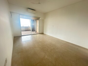 Room in 3 BHK Apartment at Lokhandwala Minerva Mahalaxmi, Mahalaxmi – for Rent