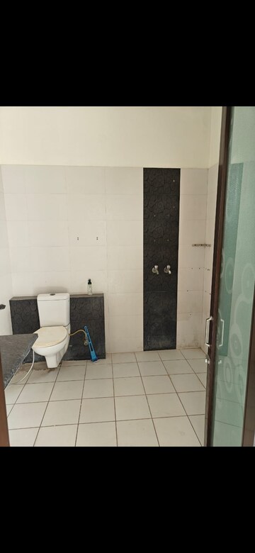 Bathroom in 2.5 BHK Builder Floor at Sector 14 – for Rent