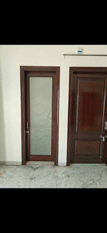 Building Lobby in 2.5 BHK Builder Floor at Sector 14 – for Rent