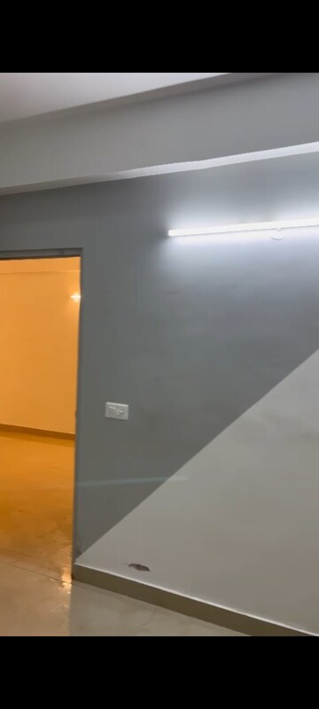 Room in 2 BHK Apartment at Suncity Avenue 76, Sector 76 – for Rent