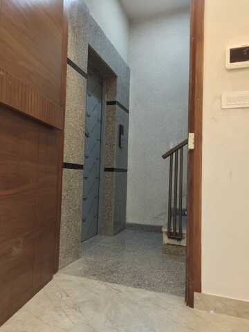 Furnished Amenities in 2 BHK Builder Floor at East Of Kailash – for Rent