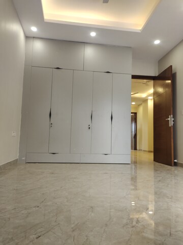 Furnished Amenities in 2 BHK Builder Floor at East Of Kailash – for Rent