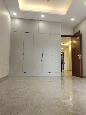 Furnished Amenities in 2 BHK Builder Floor at East Of Kailash – for Rent