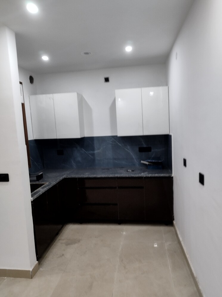 Kitchen, freedom fighters enclave 3 Bedroom 1350 Sq.Ft. Builder Floor In Freedom Fighters Enclave Delhi 9000150