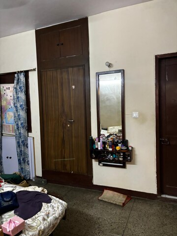 Room in 2 BHK Apartment at Vasant Vihar – for Rent