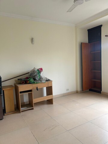 Room in 4 BHK Builder Floor at Primrose Ryne Phase 2, Chi V Greater Noida – for Sale