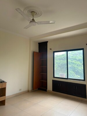 Room in 4 BHK Builder Floor at Primrose Ryne Phase 2, Chi V Greater Noida – for Sale