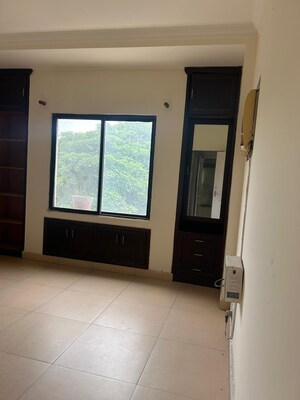 Room in 4 BHK Builder Floor at Primrose Ryne Phase 2, Chi V Greater Noida – for Sale