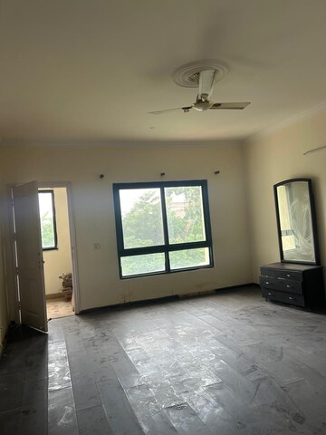Room in 4 BHK Builder Floor at Primrose Ryne Phase 2, Chi V Greater Noida – for Sale