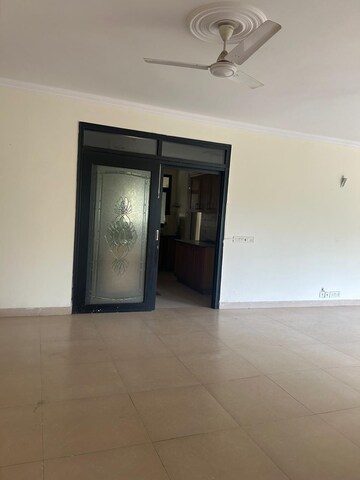 Room in 4 BHK Builder Floor at Primrose Ryne Phase 2, Chi V Greater Noida – for Sale