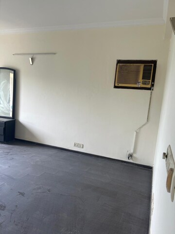 Room in 4 BHK Builder Floor at Primrose Ryne Phase 2, Chi V Greater Noida – for Sale
