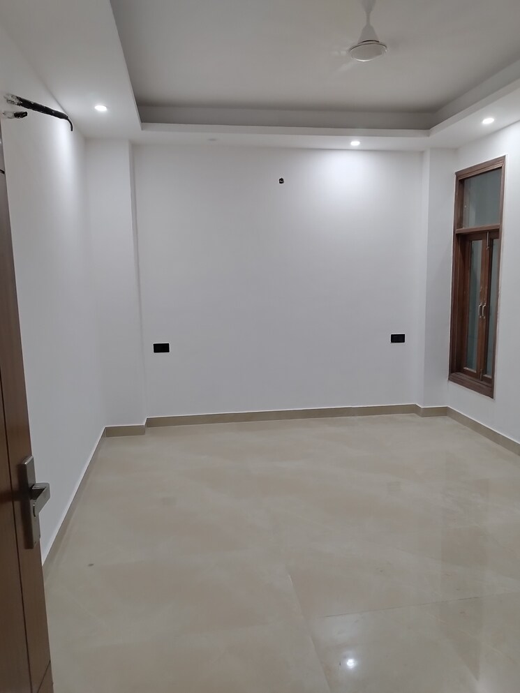 Room, freedom fighters enclave 3 Bedroom 1350 Sq.Ft. Builder Floor In Freedom Fighters Enclave Delhi 9000190