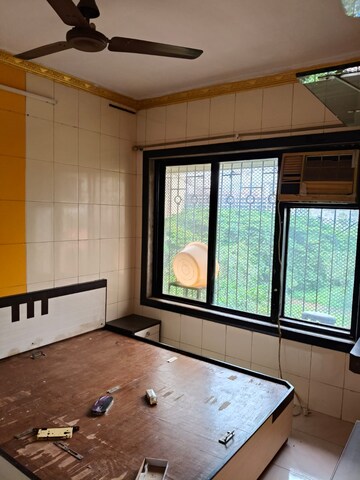 Room in 1 BHK Apartment at Millennium Tower, Kandivali East – for Rent