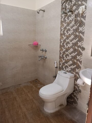 Attached Bathroom in 2 BHK Apartment at Vasant Kunj – for Rent