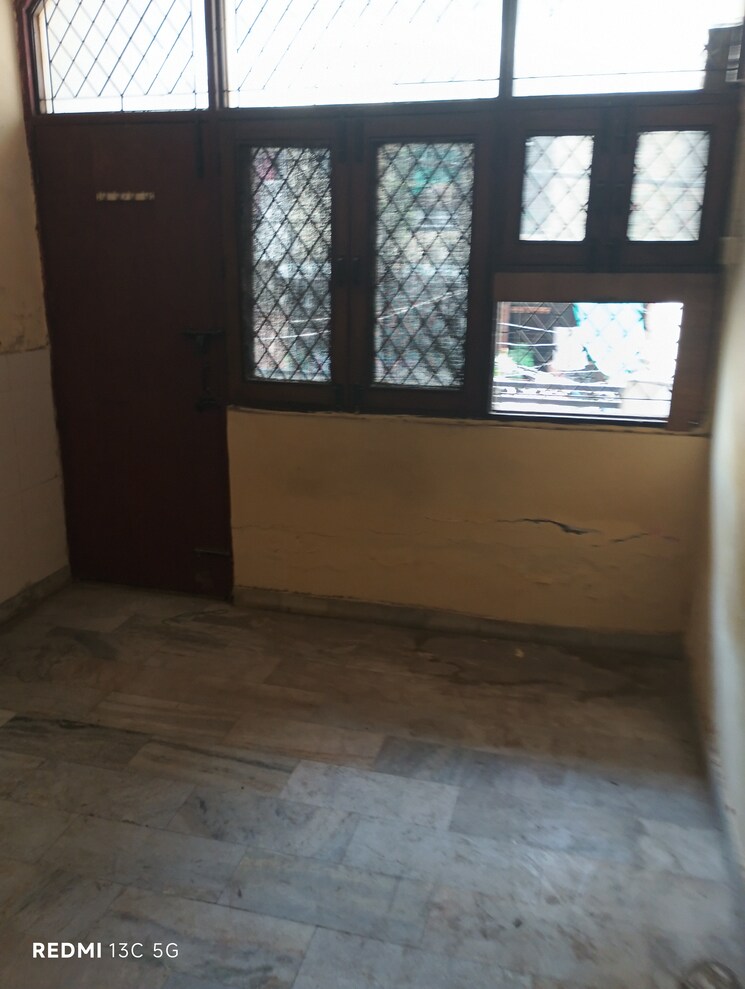 Room, lajpat nagar 4 2 Bedroom 900 Sq.Ft. Builder Floor In Lajpat Nagar 4 Delhi 9000221