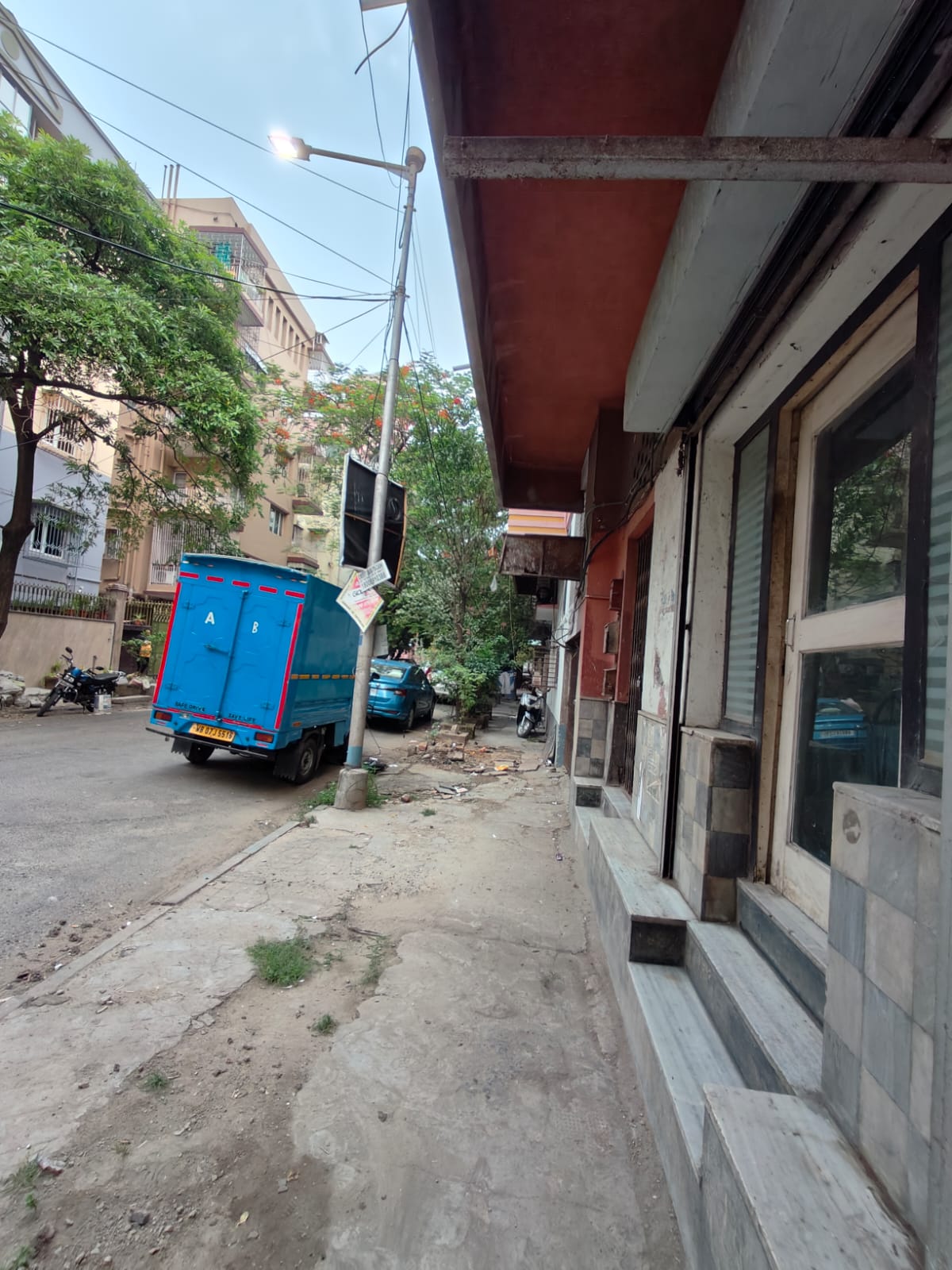 Showroom For Rent in Park Street