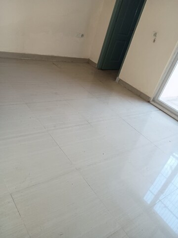 Room in 4 BHK Villa at Amrapali Leisure Valley, Tech Zone 4 Greater Noida – for Sale