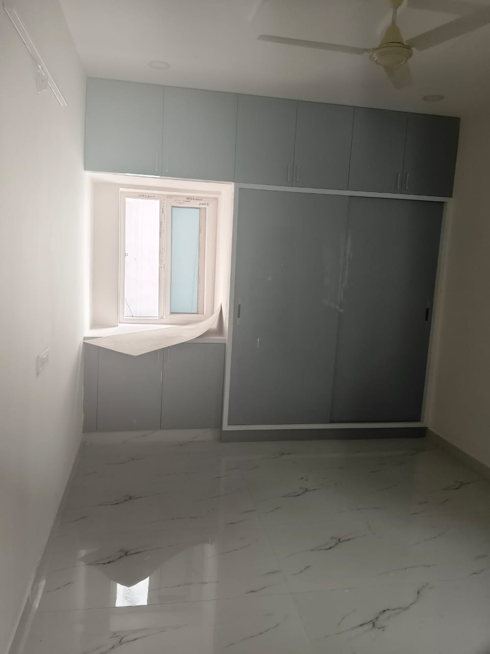 2 BHK + Servant Room Apartment For Rent in Sanjeev Apartments 