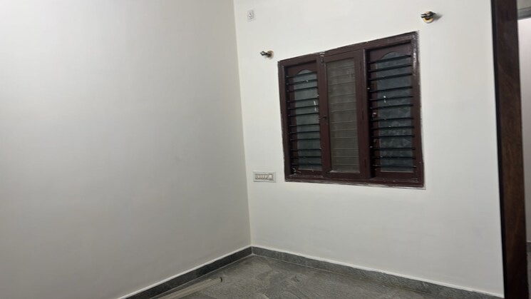 Room, nri layout 3 Bedroom 2000 Sq.Ft. Independent House In Nri Layout Bangalore 9000287