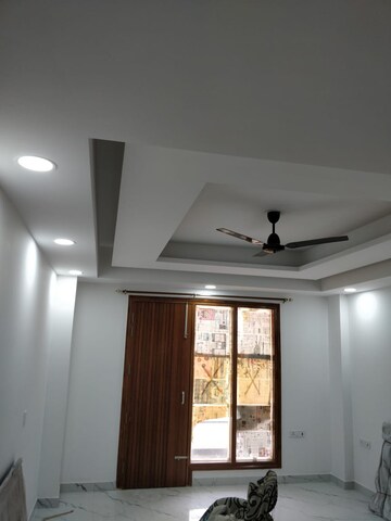 Bedroom in 3 BHK Builder Floor at Sector 46 – for Rent