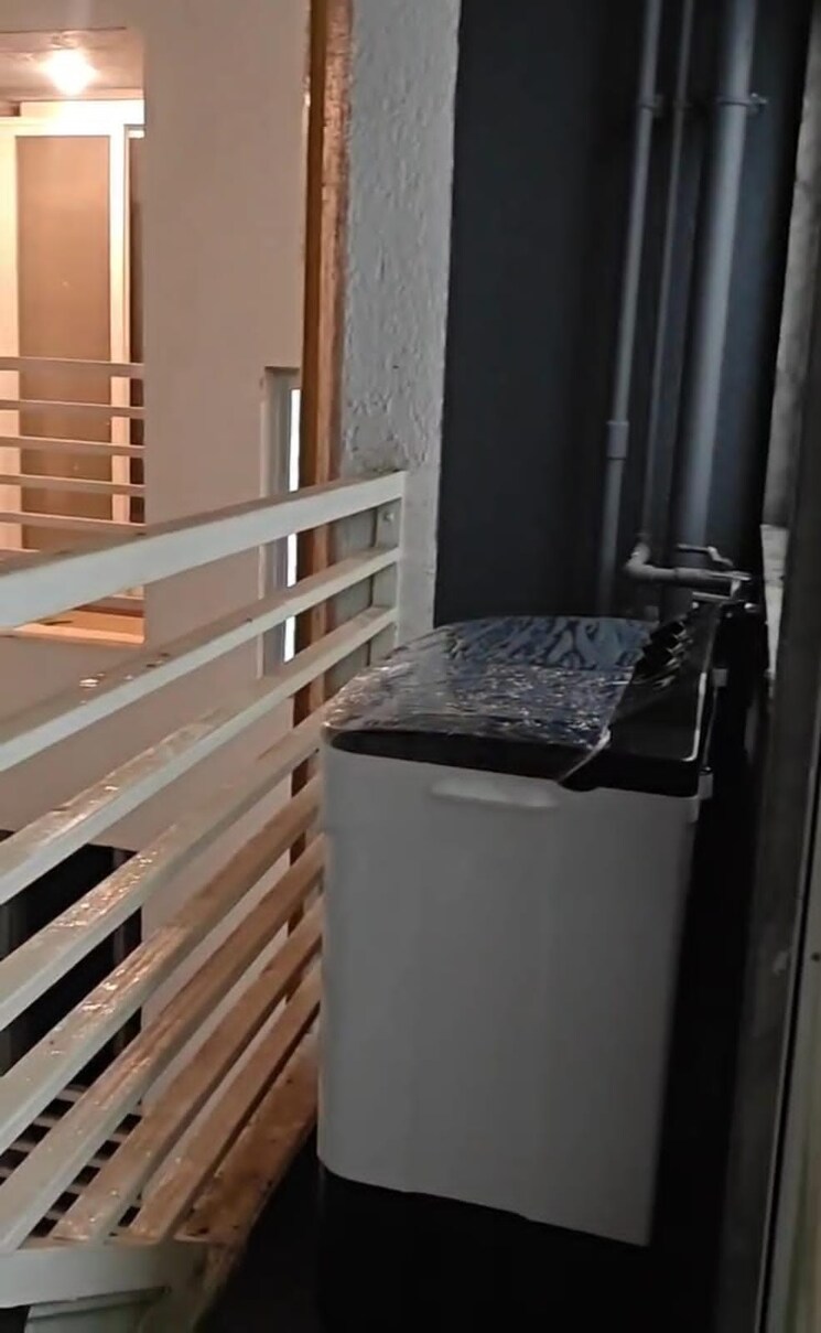 Balcony, thane west Pg For Boys & Girls In Thane West 9000325