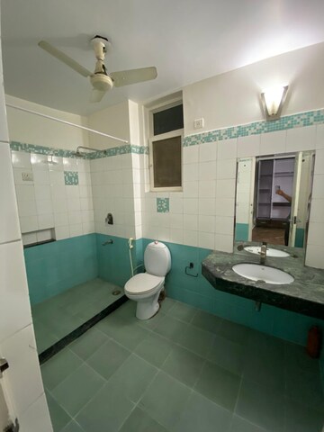 Team Area in 4 BHK Apartment at Eldeco Ananda, Sector 48 – for Rent