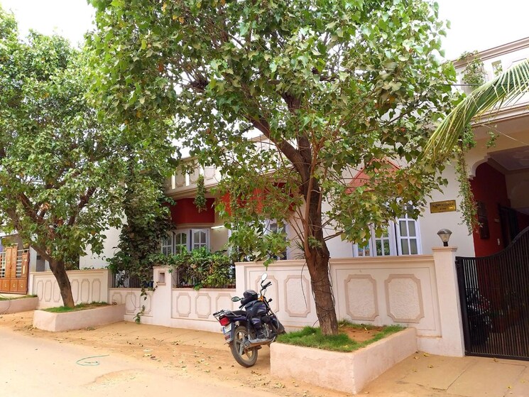 Garden, nri layout 3 Bedroom 2400 Sq.Ft. Independent House In Nri Layout Bangalore 9000307