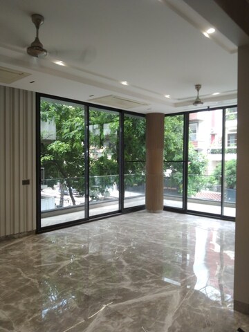 Room in 3 BHK Builder Floor at Green Park Extension – for Rent