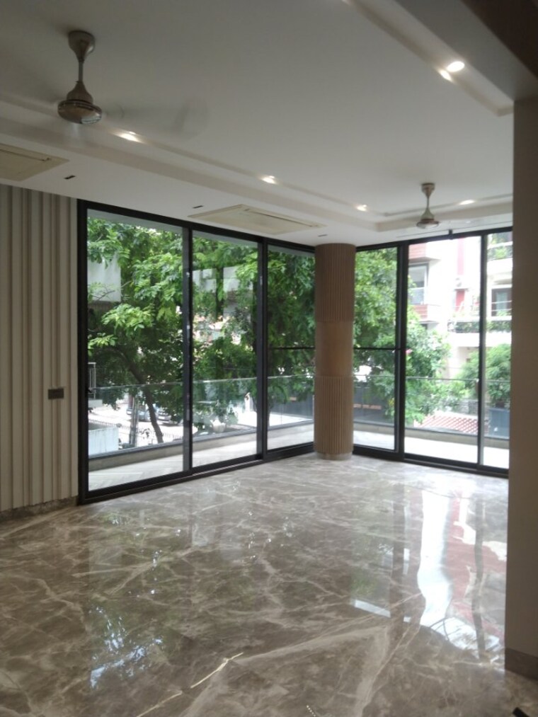 Room, green park extension 3 Bedroom 300 Sq.Yd. Builder Floor In Green Park Extension Delhi 9000301